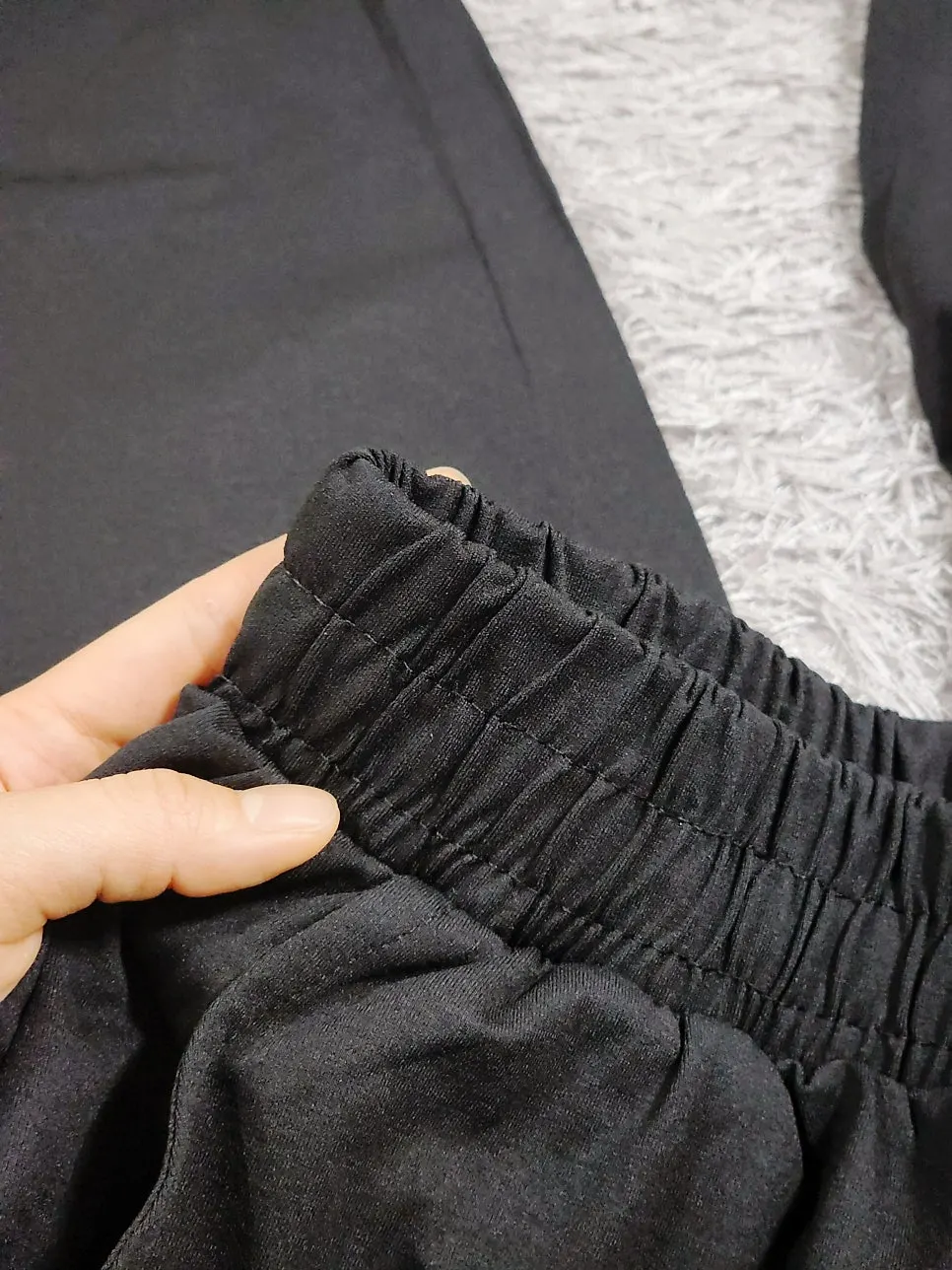 Lightweight fabric texture of Everlast activewear