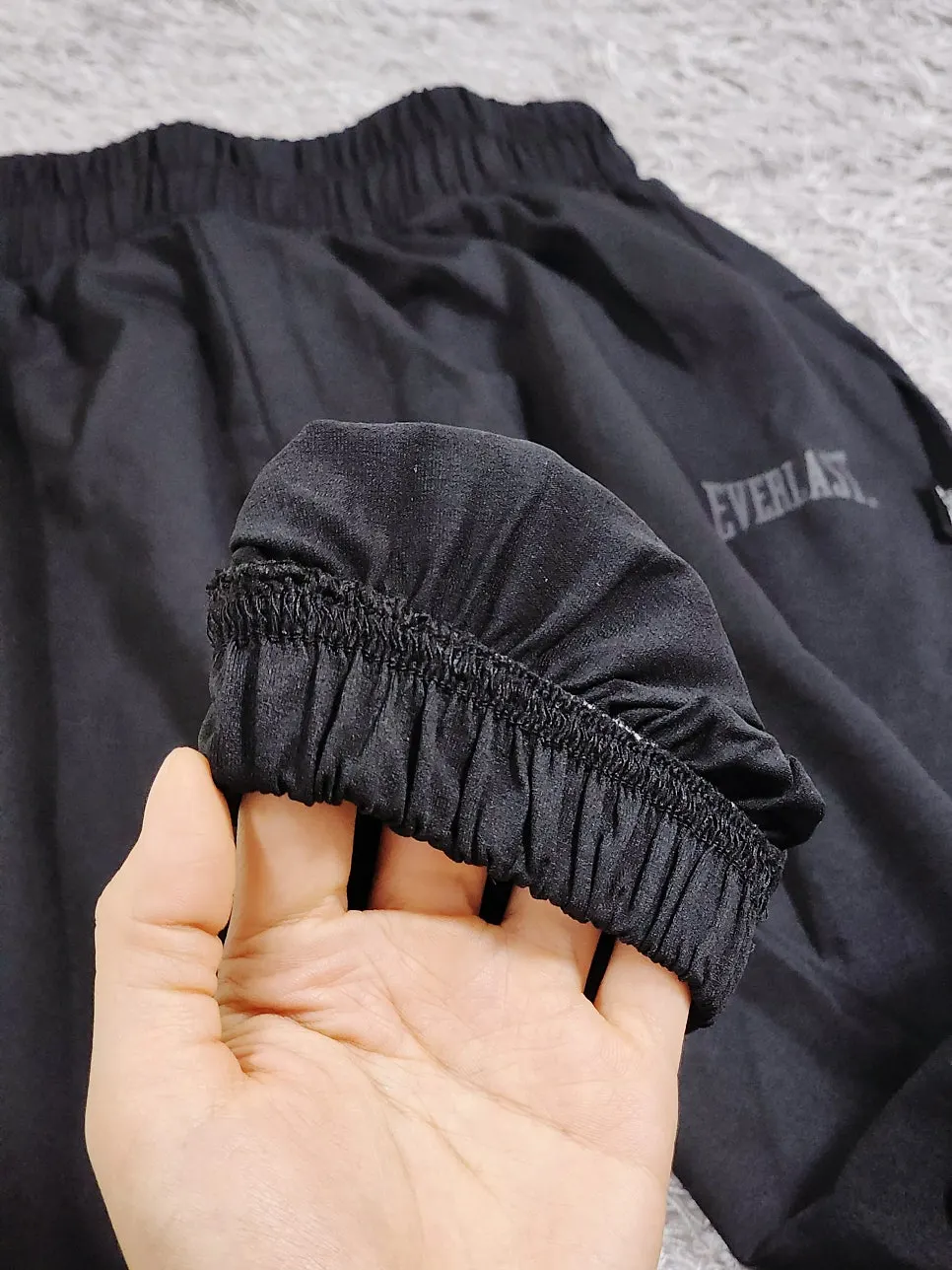 Elastic waistband on Everlast jogger pants