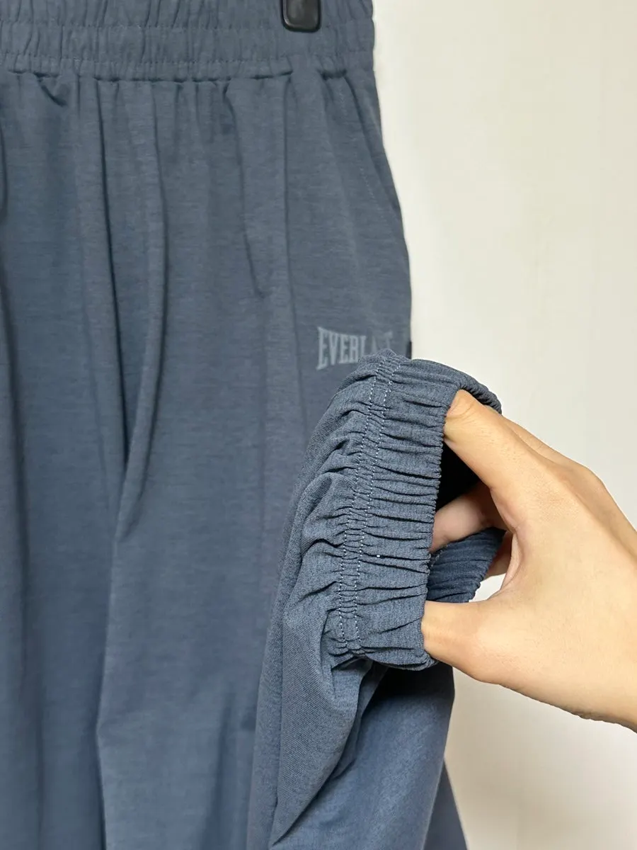 Everlast jogger pants with a roomy waist and leg width