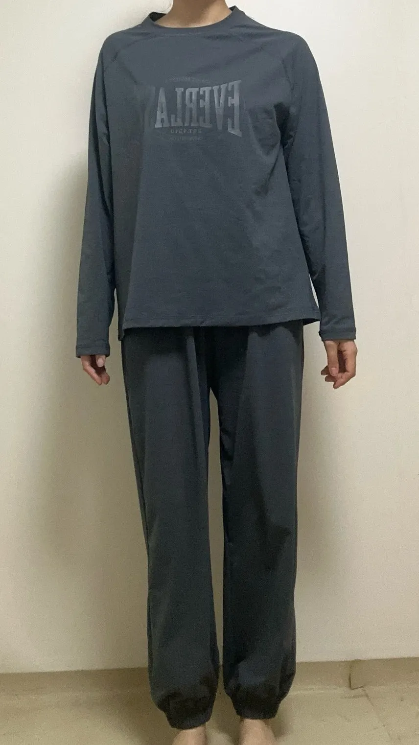 Raglan sweatshirt worn with a relaxed drape
