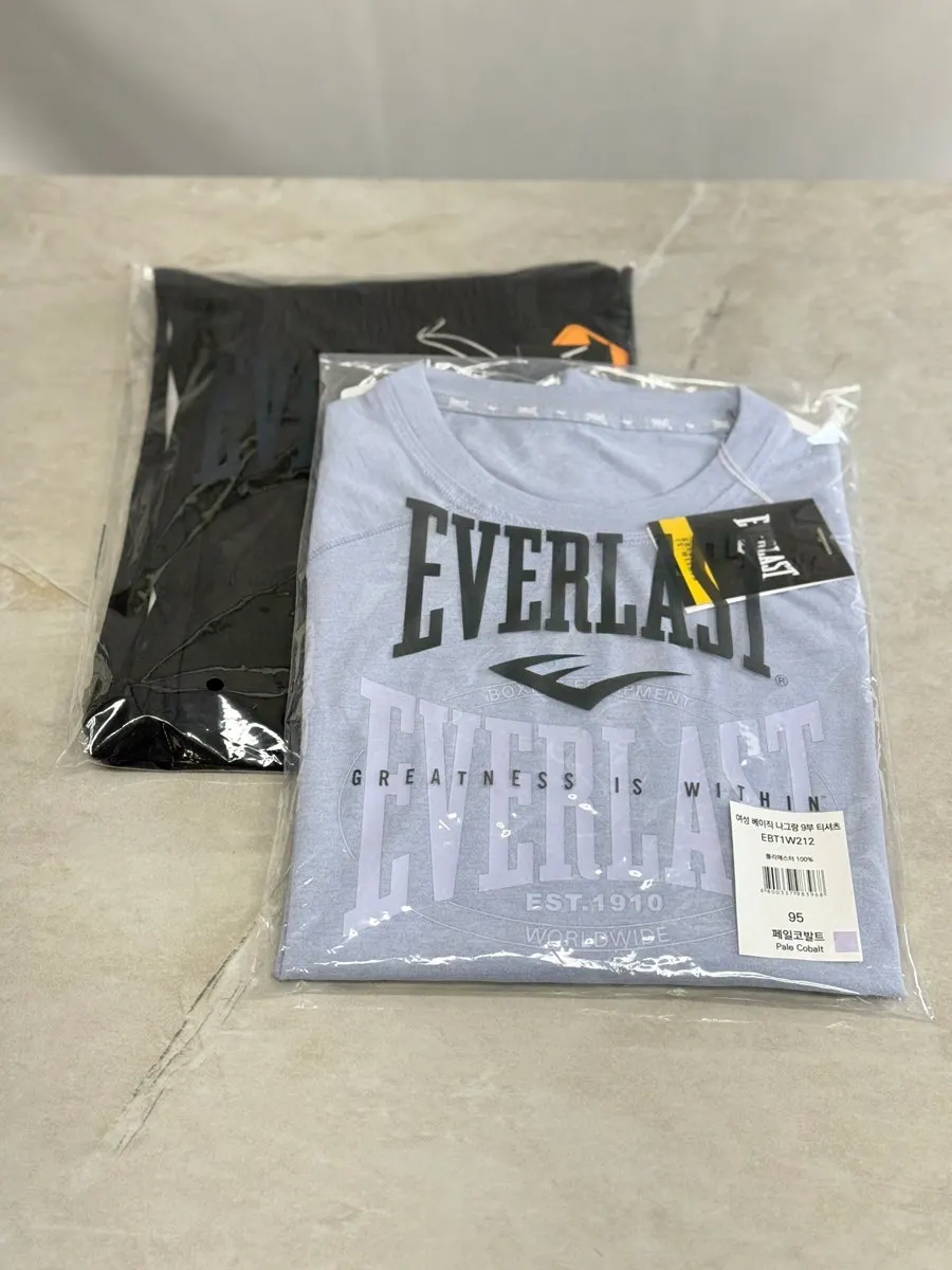 Training set used as homewear and everyday clothing