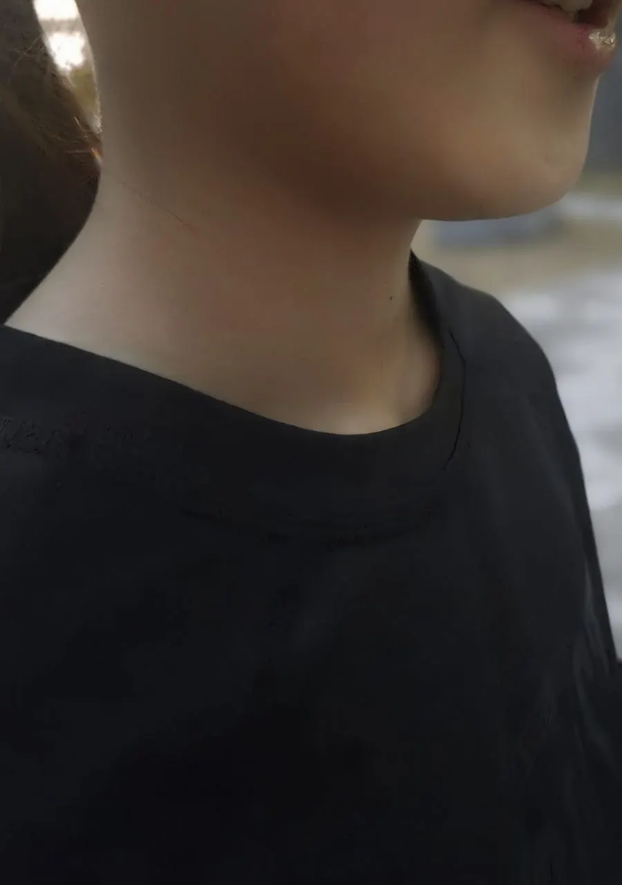 Jogger pants with an elastic waistband and sweatshirt