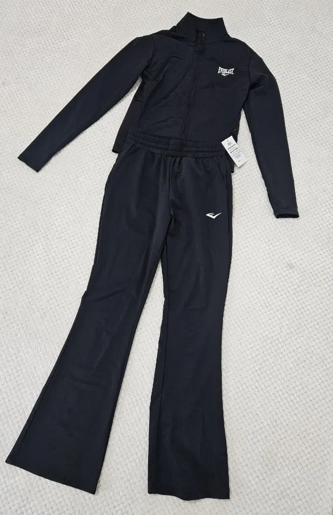 Bootcut silhouette of black running pants