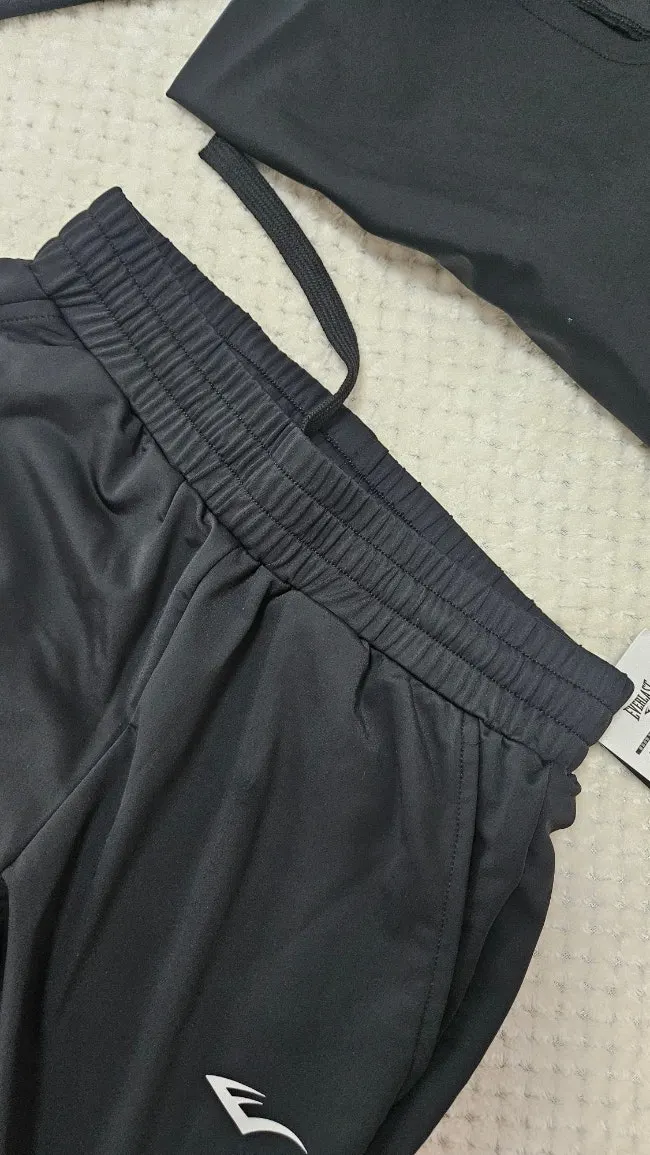 Close fit of the Everlast women’s running set