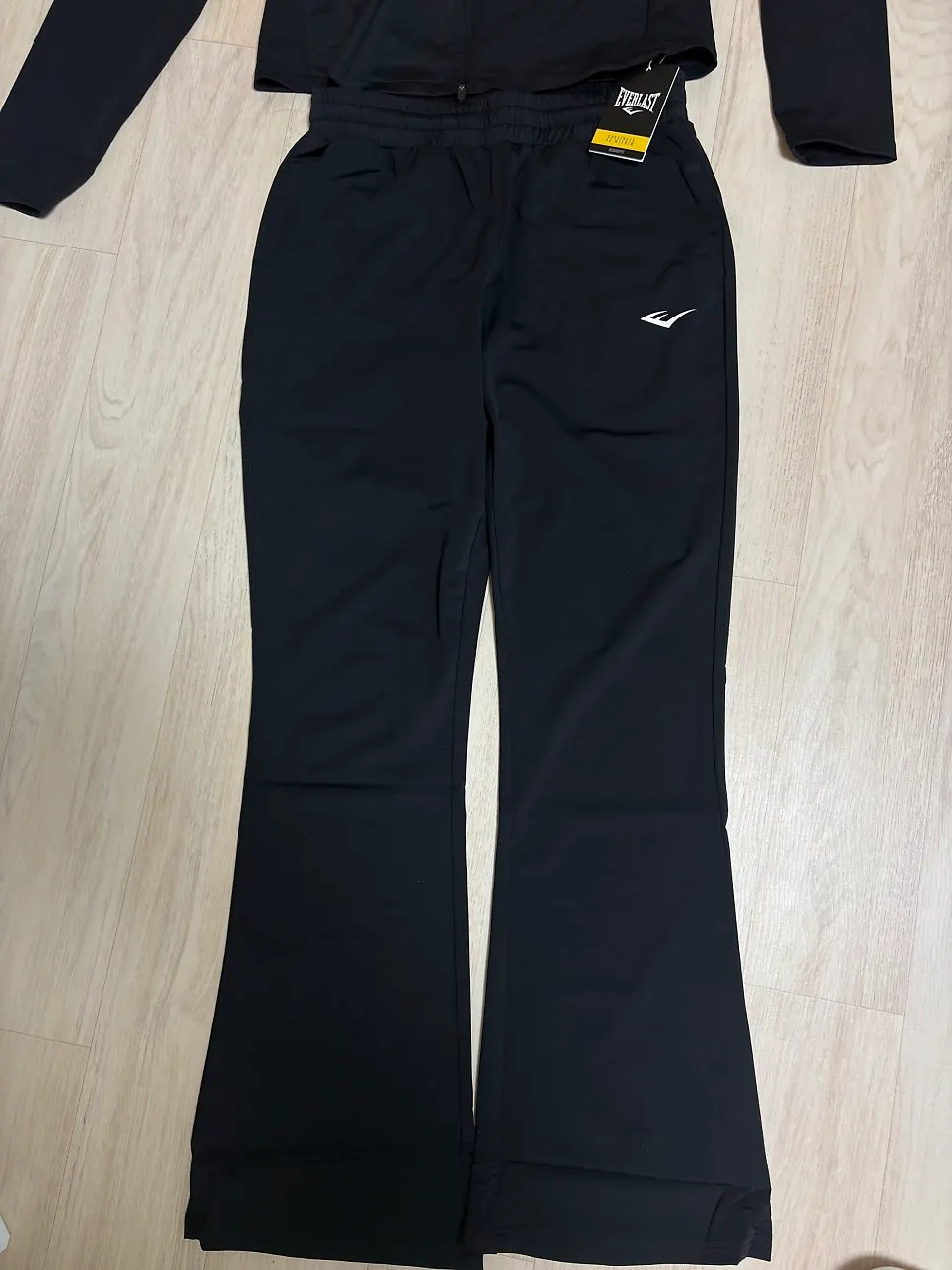 Women's running jacket-and-pants set prepared for running