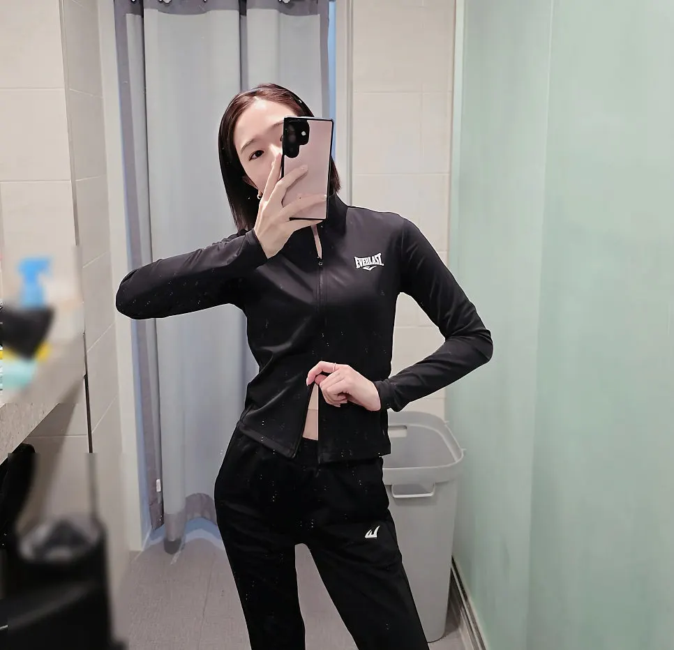 Close-fitting Everlast running outfit fit