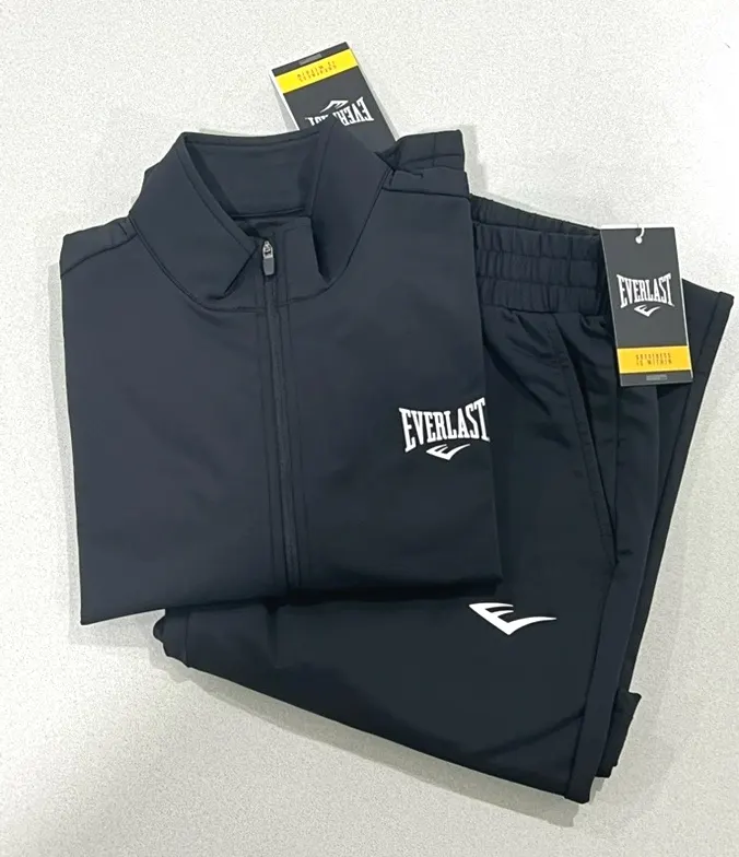 Cleanly designed Everlast workout set
