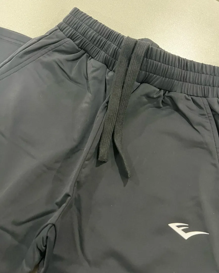 Bootcut pants pocket and adjustable waist detail