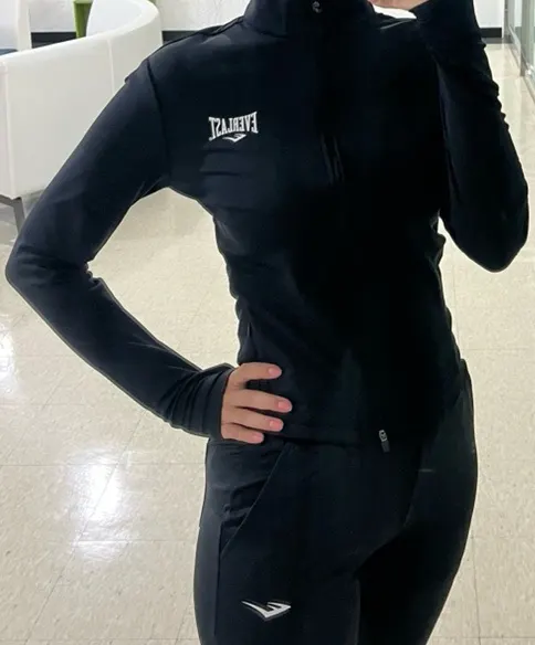 Everlast workout set worn close to the body