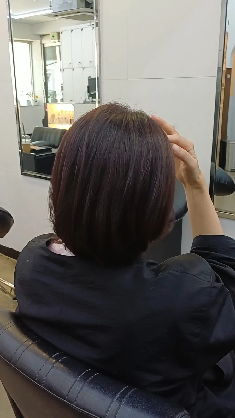 Jagged layered ends of the bob before the cut