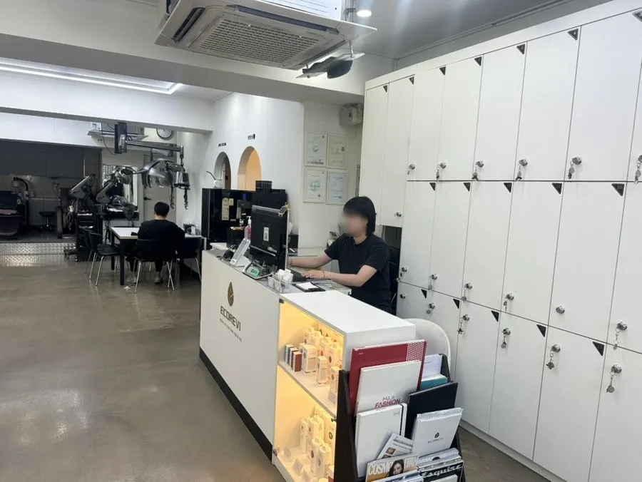 동선이 분리된 에코레비헤어 이대점 시술 좌석