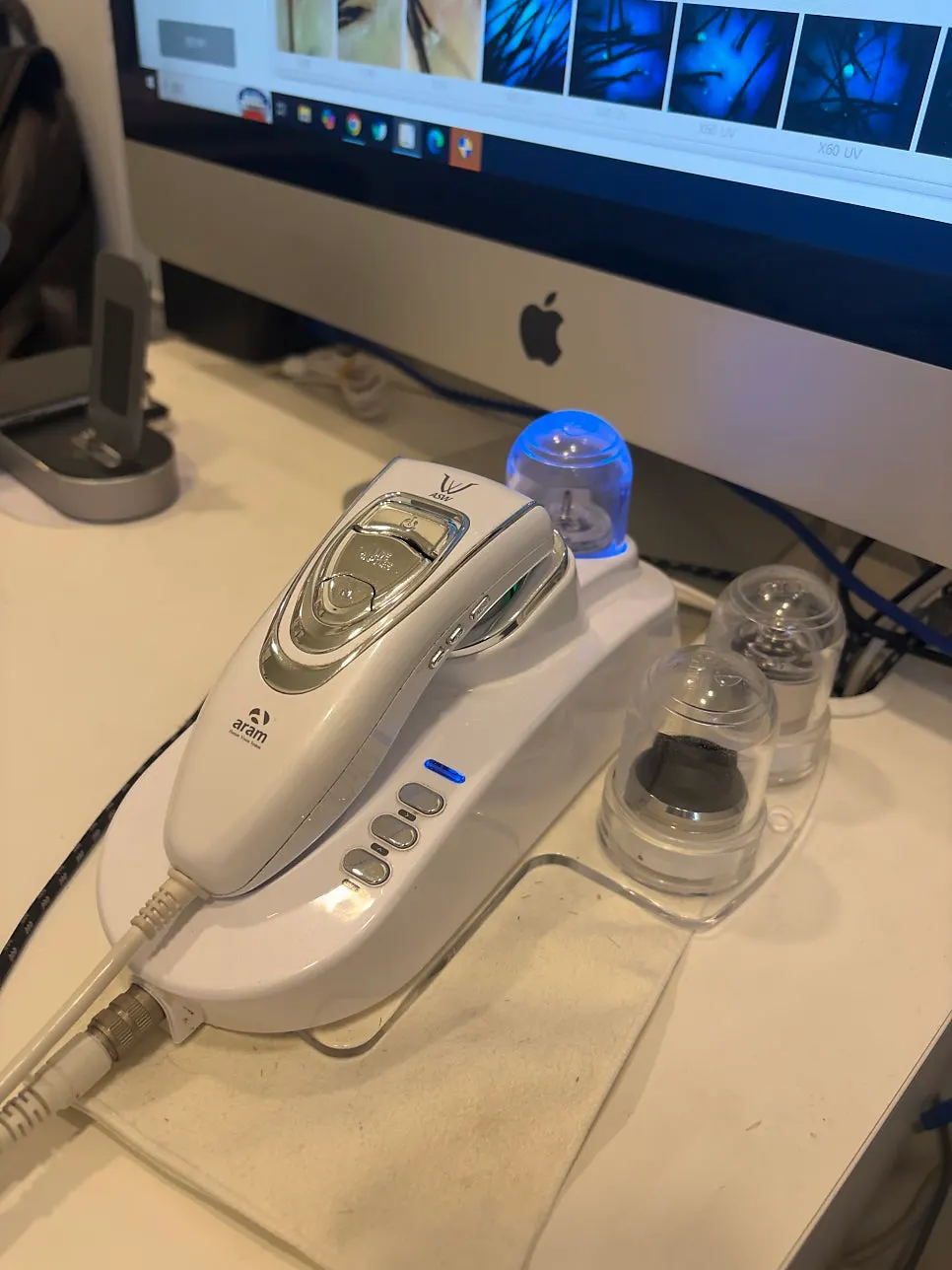 Display for setting time and intensity on the scalp care device