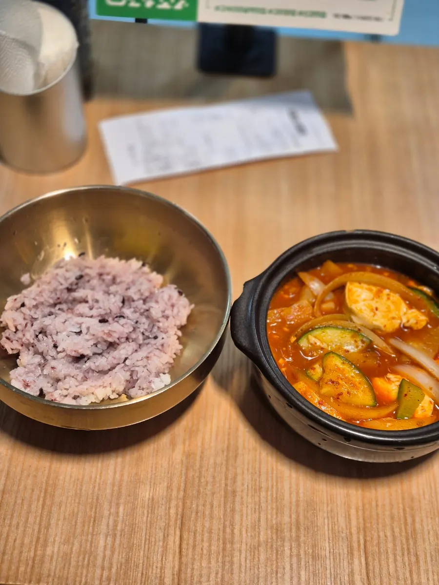 감칠맛 차돌 순두부찌개