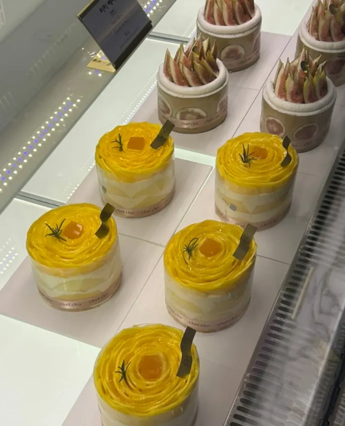 Chef Cho mini cake line