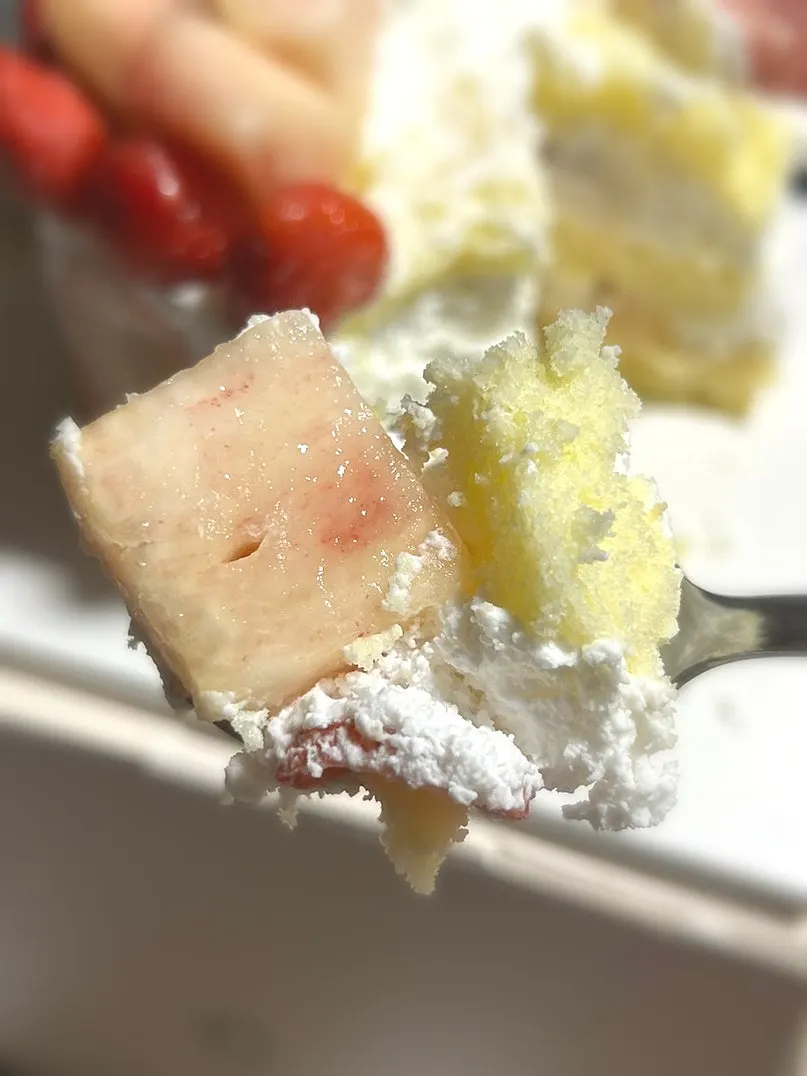Strawberries in Peach Berry Cake