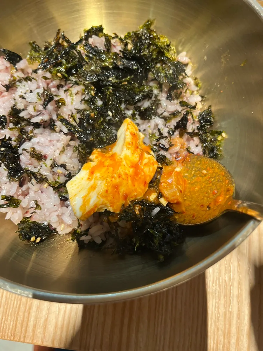 Korean meal with roasted seaweed flakes
