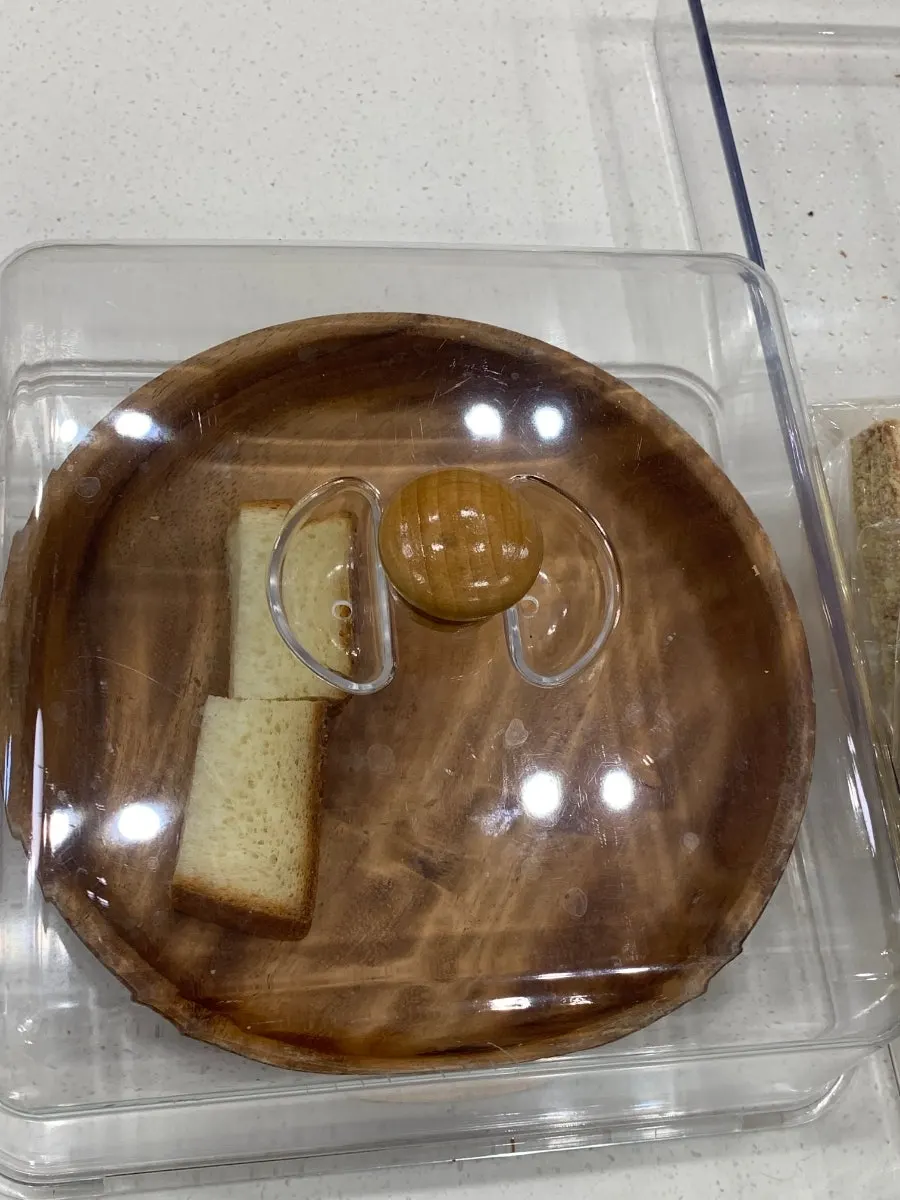 Bread display browsed while waiting for takeout