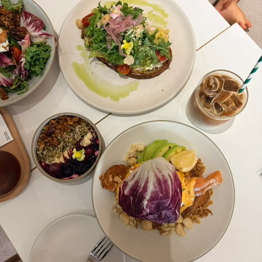 Table set for a family outing at Famous Benny during the changing seasons