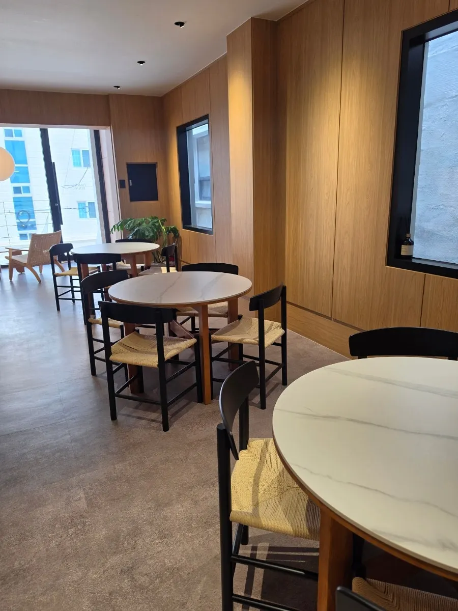 2nd-floor seating good for brunch and work