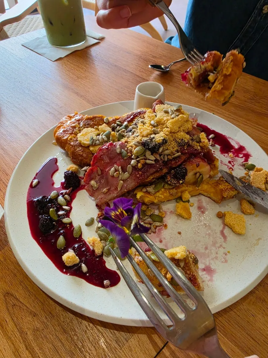 Cross-section of the sliced French toast