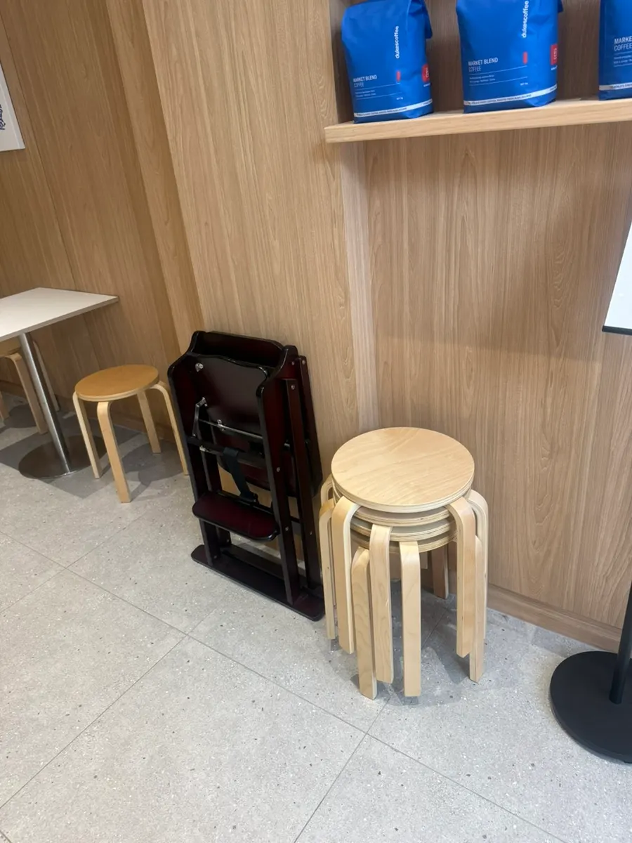 오전인데도 손님이 많은 2층 홀