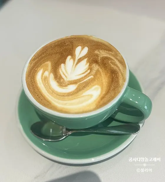 위에서 본 라떼 아트