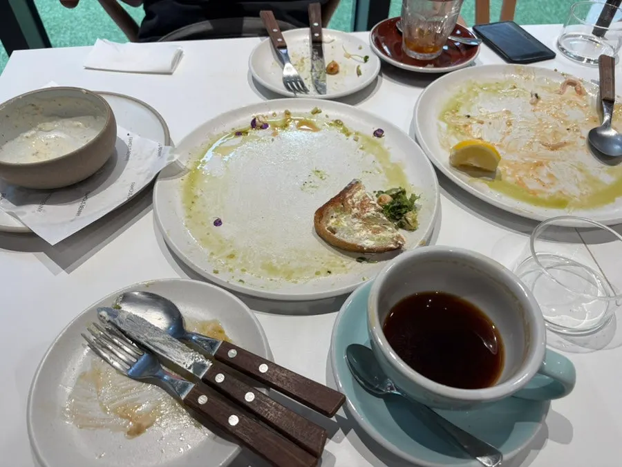 페이머스베니 브런치 테이블 마무리 컷