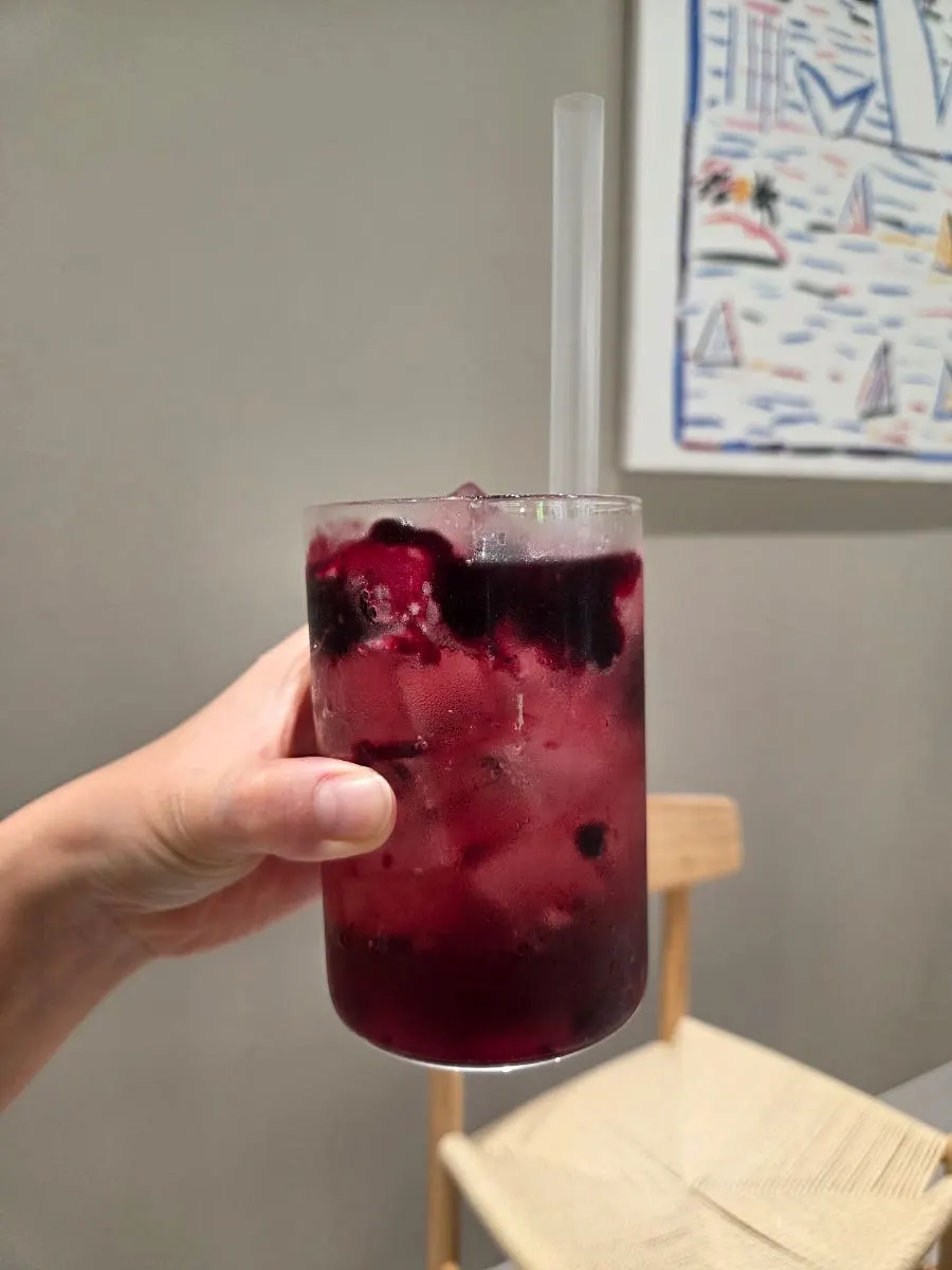 브런치를 기다리는 테이블 세팅
