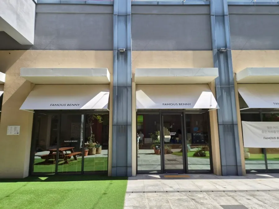 Exterior of Famous Venny café on Oslo Park's basement 1st floor