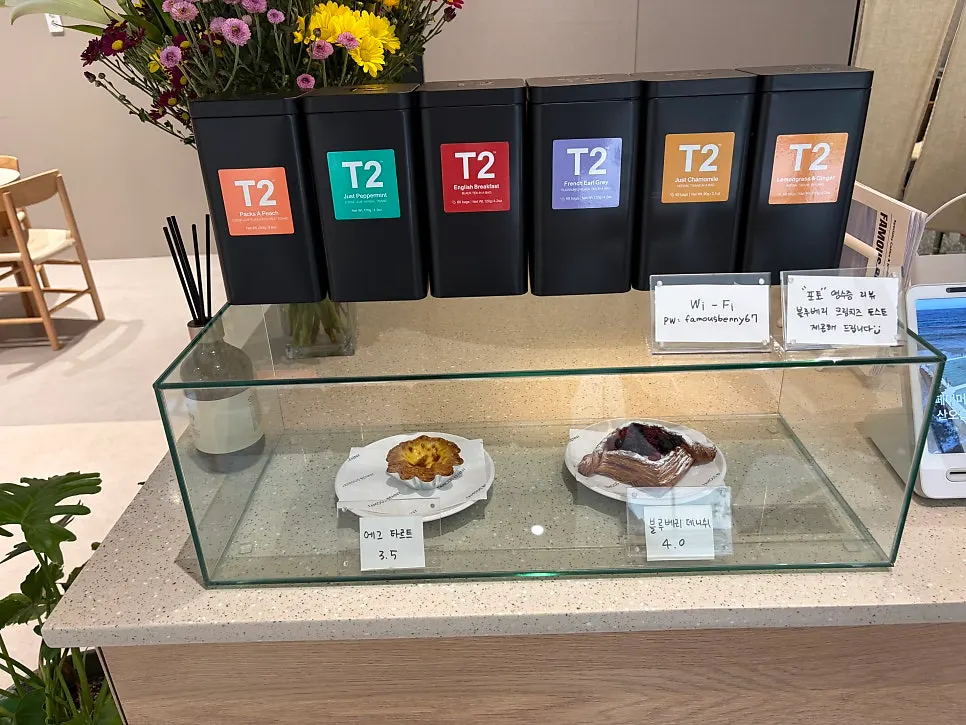 카페 디저트 진열대