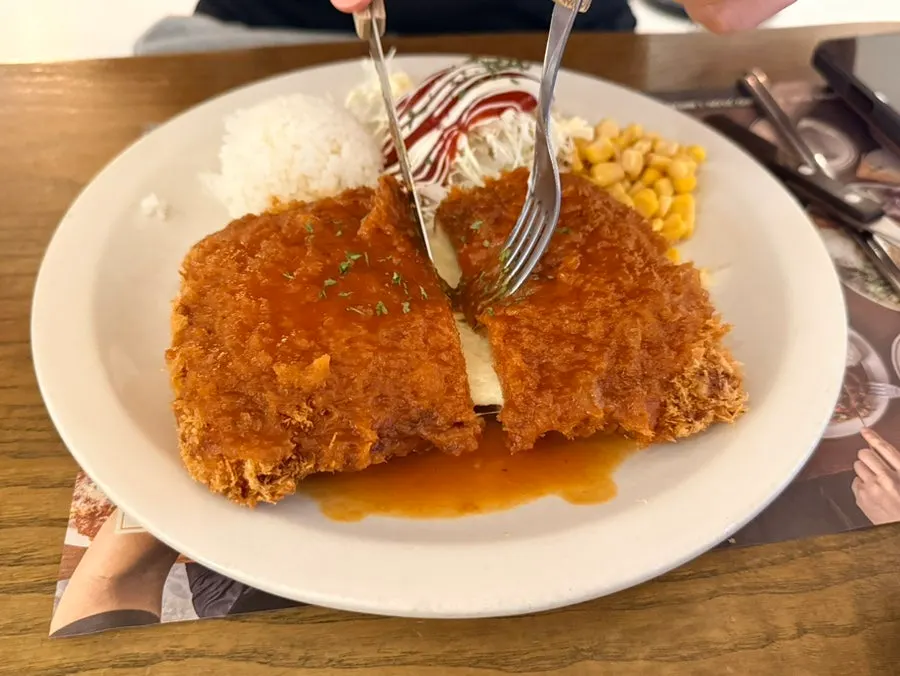 썰자 흘러나오는 치즈 단면