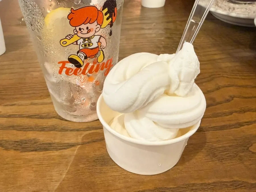 디저트로 받은 소프트 아이스크림