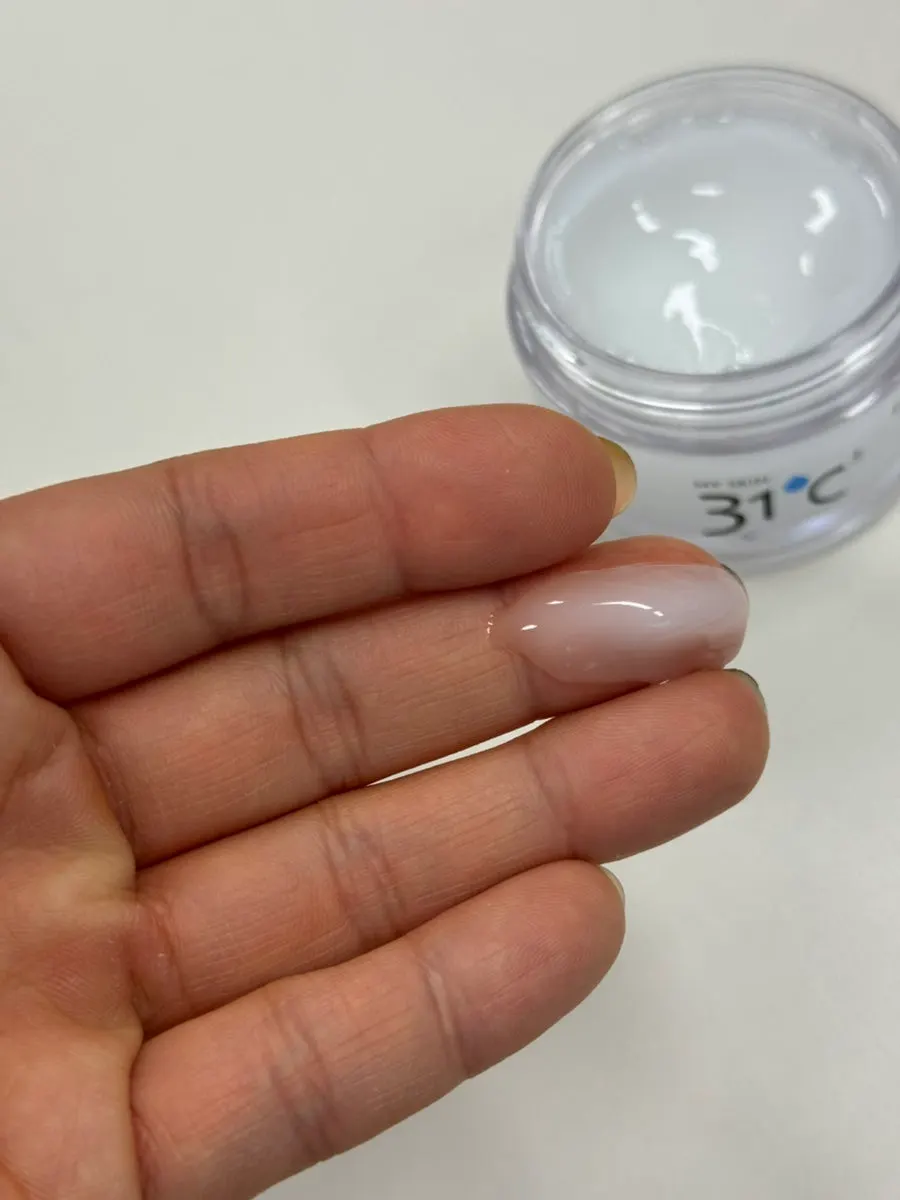 Moisturizing cream with a soft cream texture