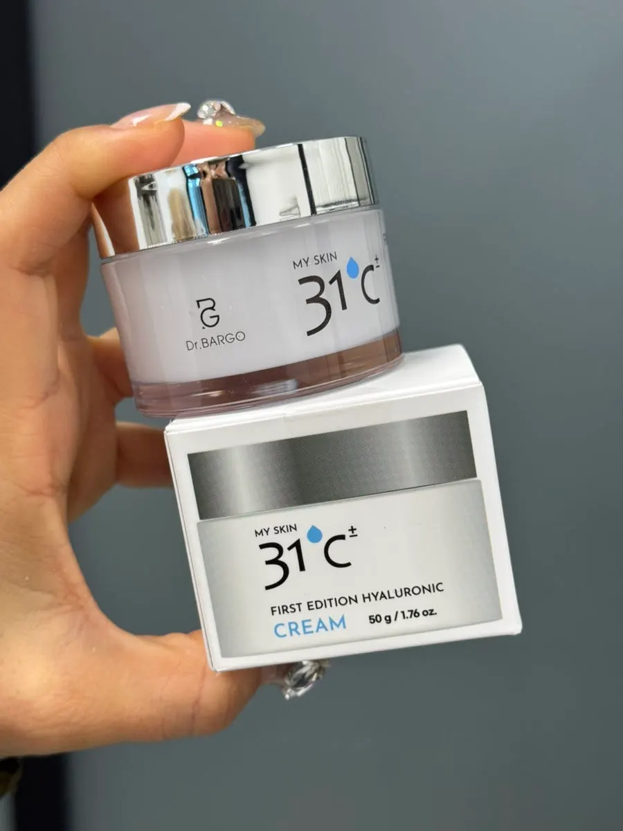 Using moisturizing cream before makeup