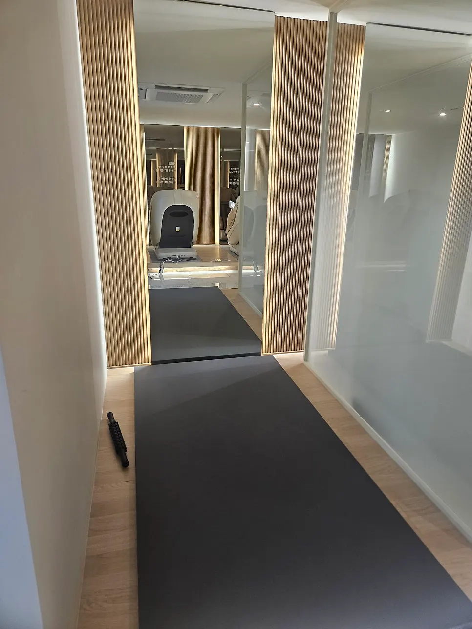 몸 푸는 공간 세로 컷