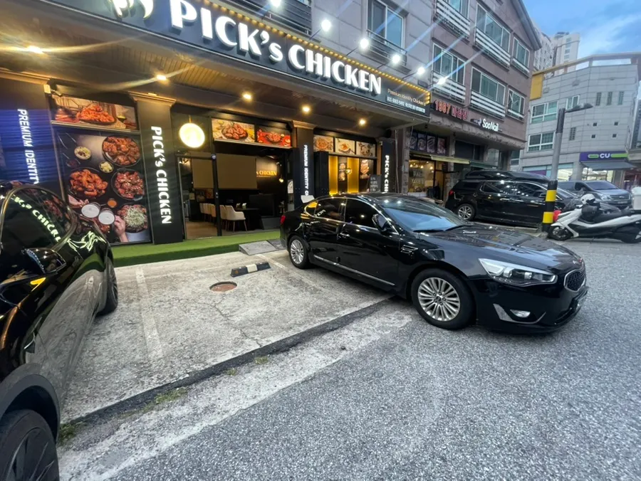 매장 앞 전용 주차장 모습