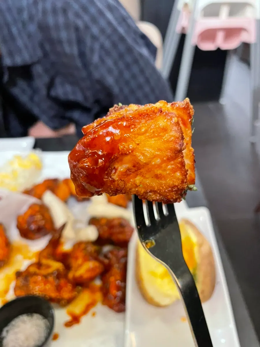 치킨과 함께 튀겨 나온 떡