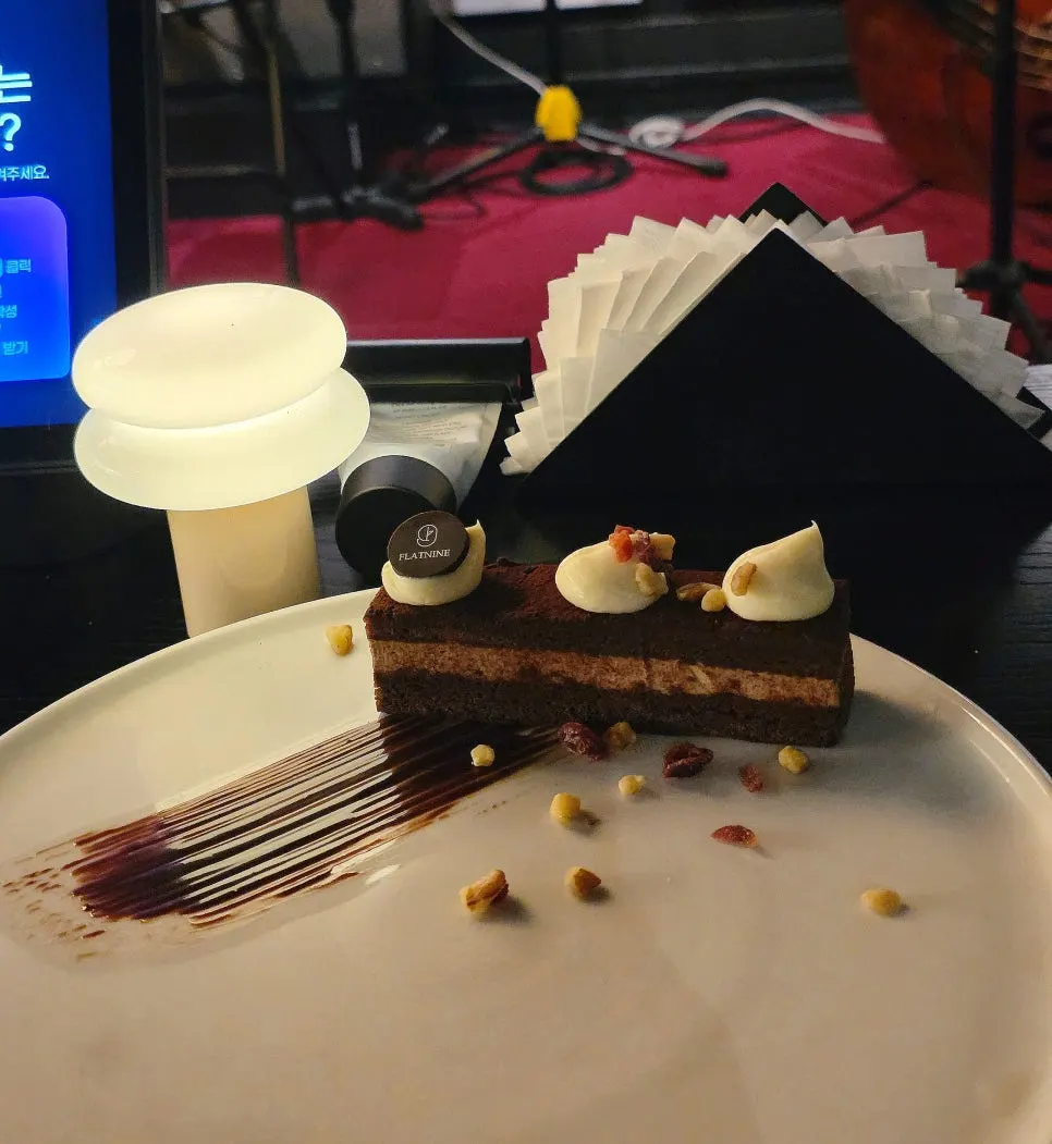 Chocolate cake with cream cheese and nuts