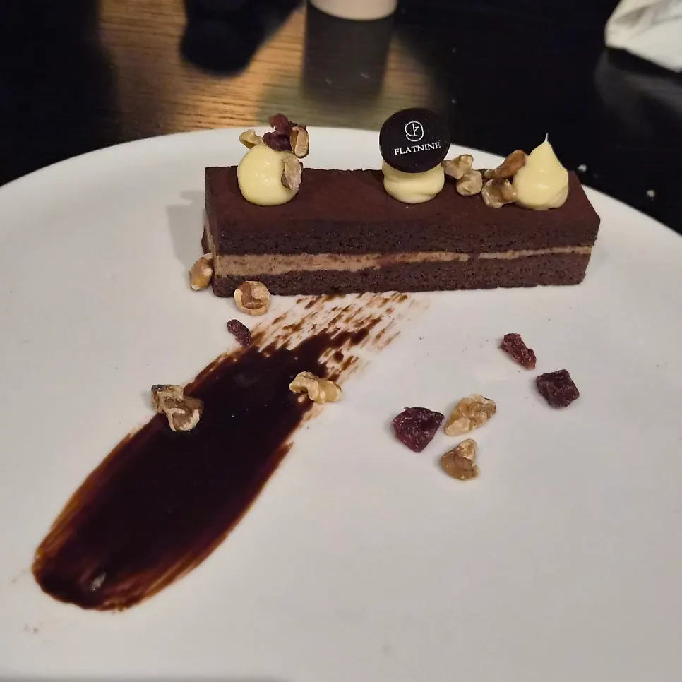 済州黒豚ヒレステーキときのこ、ジャガイモの付け合わせ