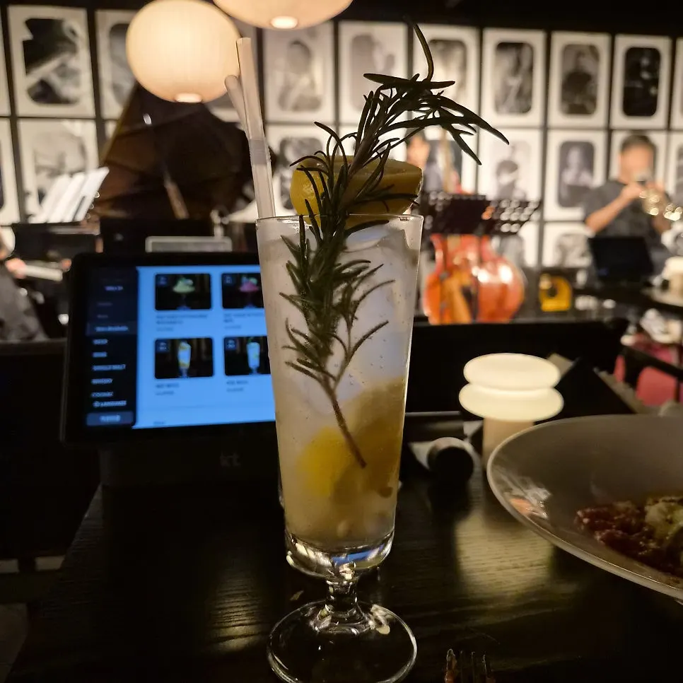Flat Nineのエードとフルーツポンチ2杯