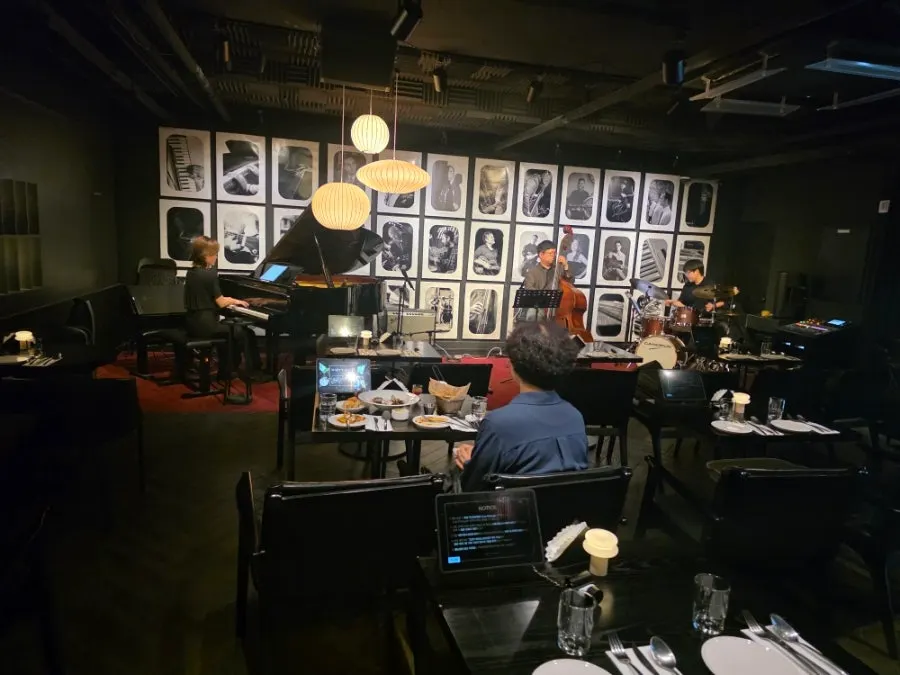 Cover image of a visit to Flat Nine, a jazz bar in Gangnam