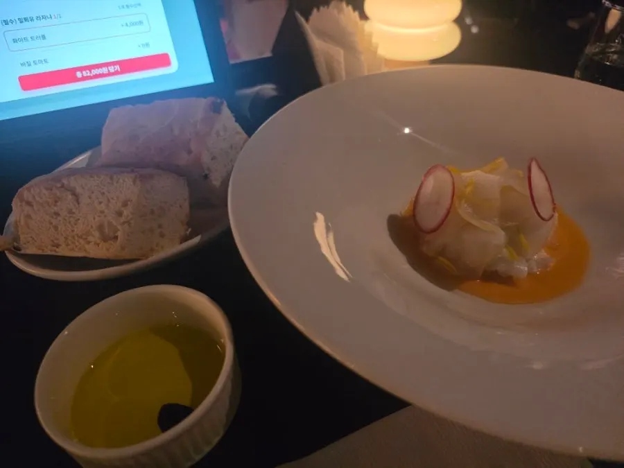 Bread plate served during the course