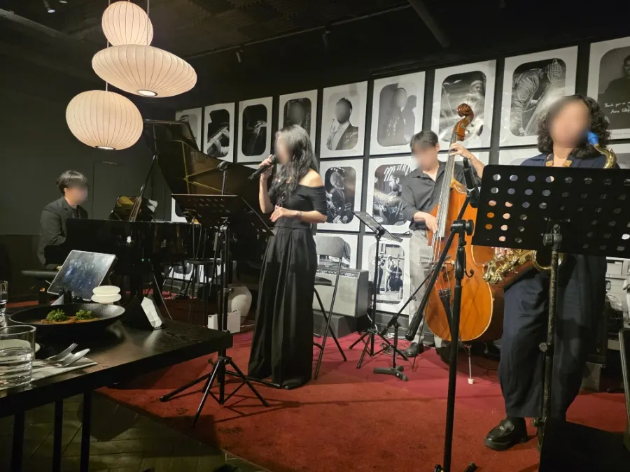 Lee Gyu-ri Quintet performing live jazz