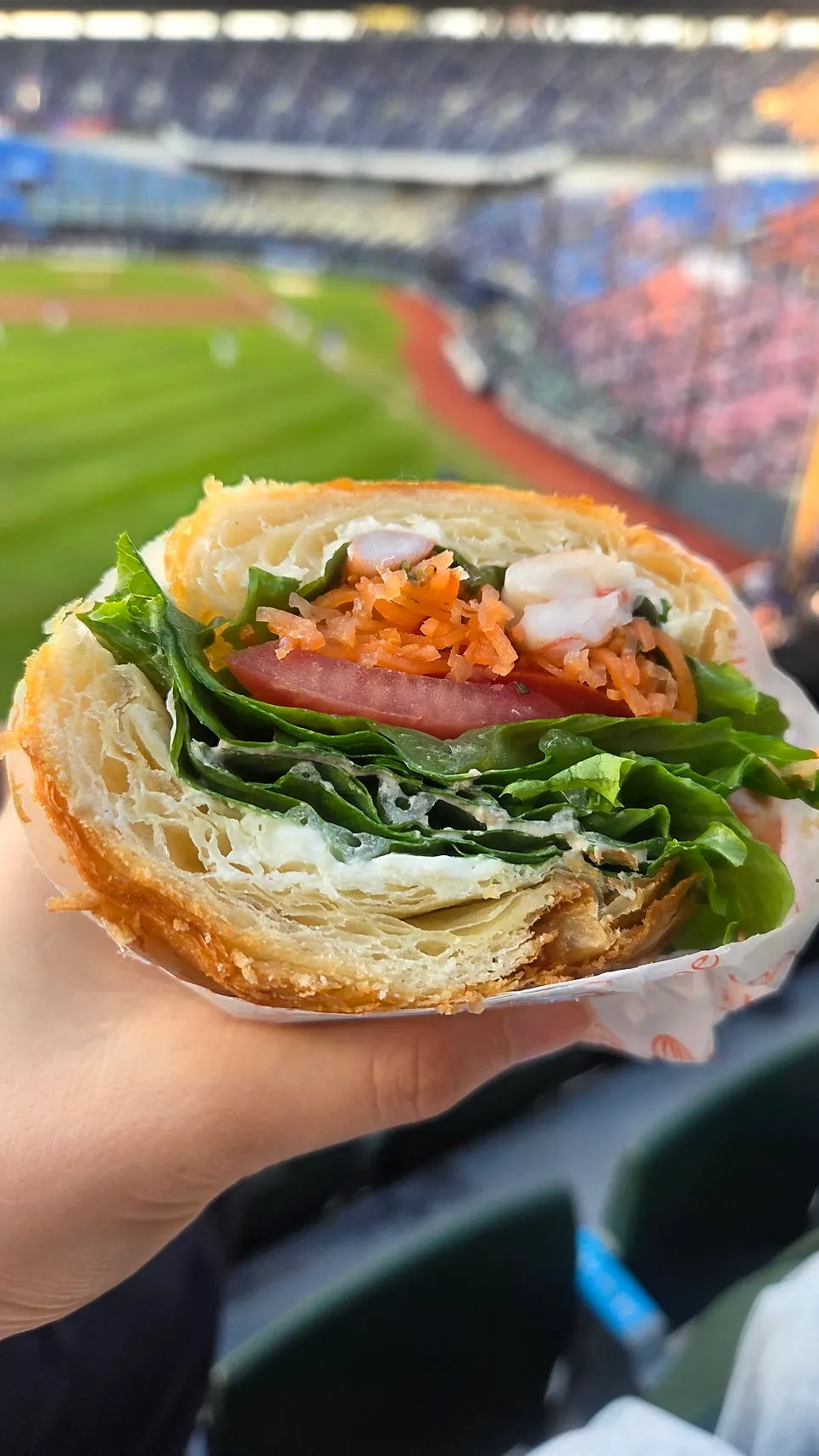 Carrot rapé shrimp croissant packed with vegetables and shrimp