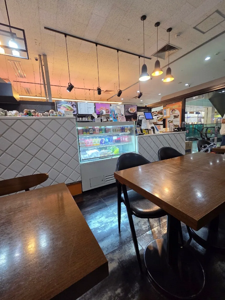 Interior of Florisandwich with tables set up