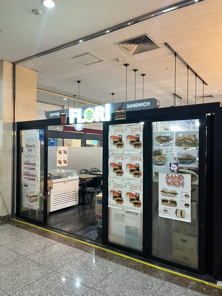 Storefront of Florisandwich in the Lycien Castle commercial building