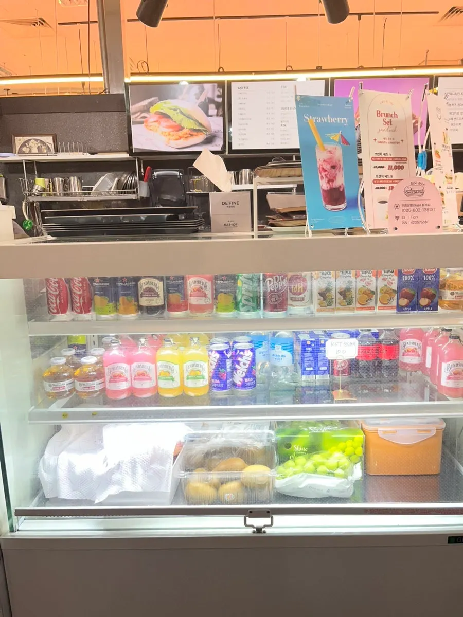 Display space with small decor items inside the shop