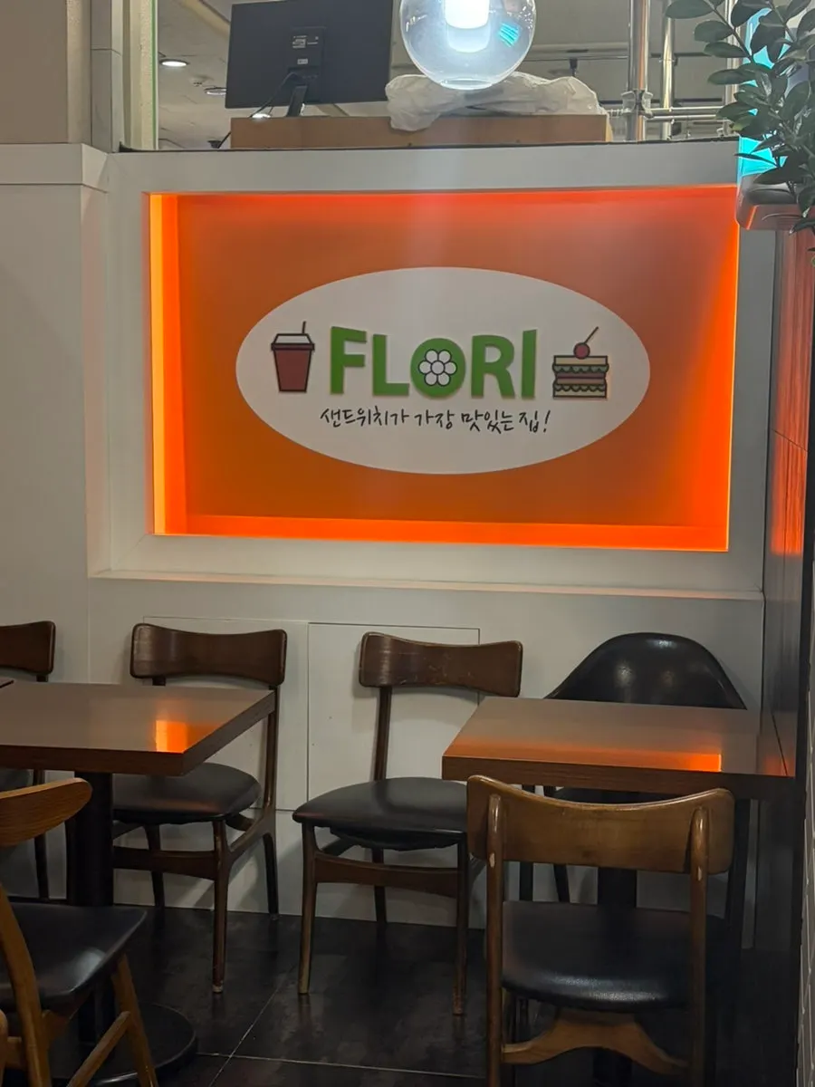 Inside the Florisandwich store and display case