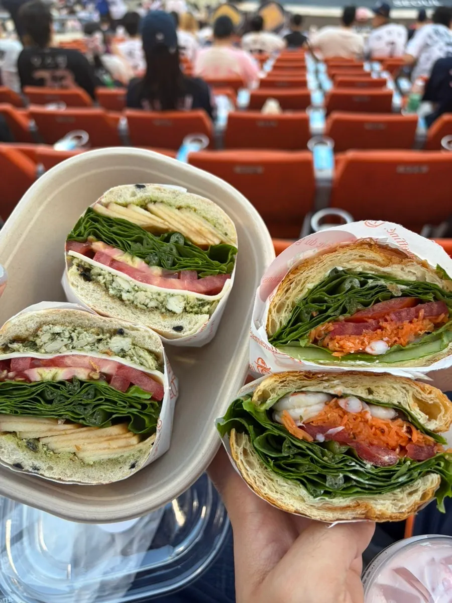 Sandwich packaged pre-cut in half