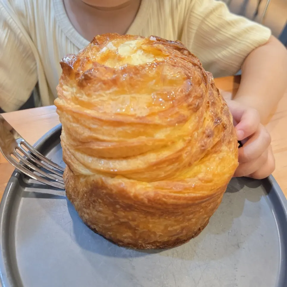 결이 살아 있는 몽블랑 빵